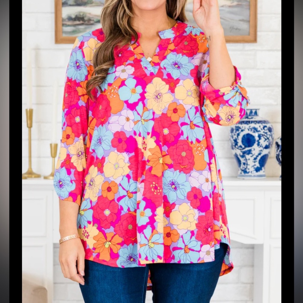 Dear Scarlet | NWT‎ Women’s Vibrant Bright Neon Floral V-Neck 3/4 Sleeve Blouse
